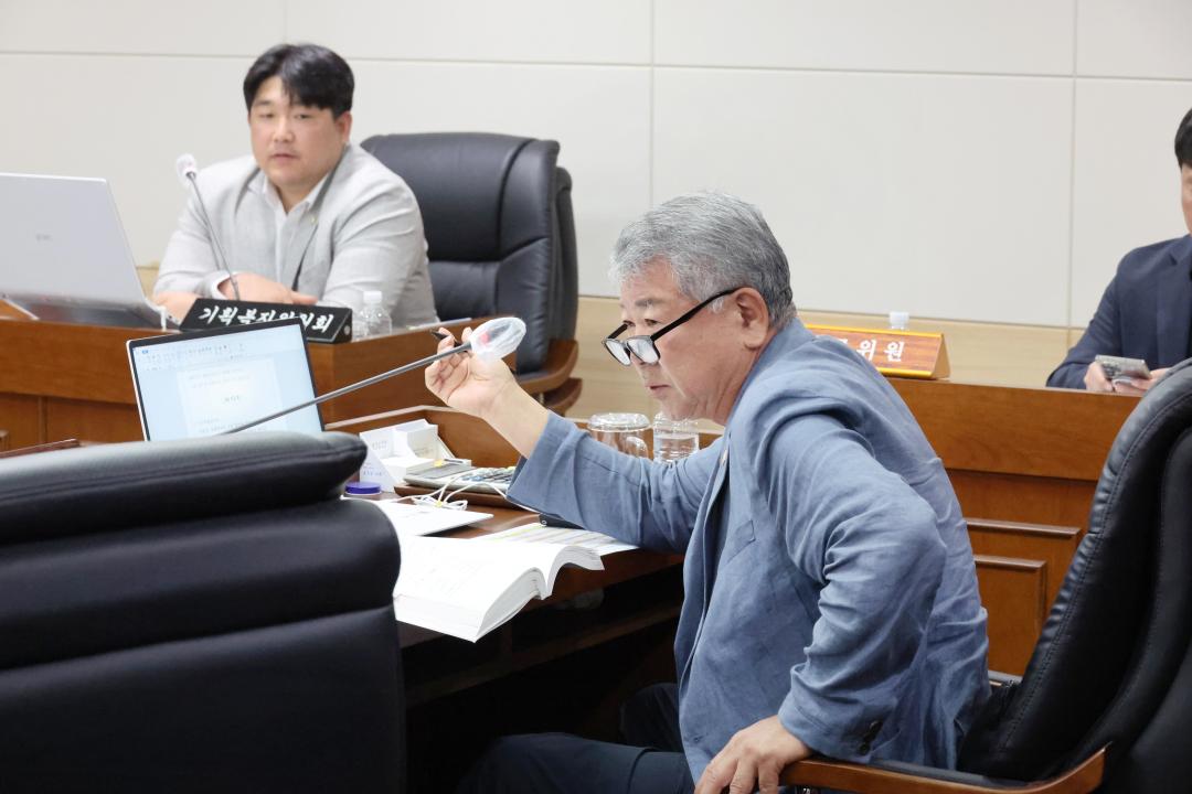 '제249회 옹진군의회 제1차 정례회 제2차 기획복지위원회' 게시글의 사진(14) '250618_제249회 옹진군의회 제1차 정례회 제2차 기획복지위원회 (14).JPG'