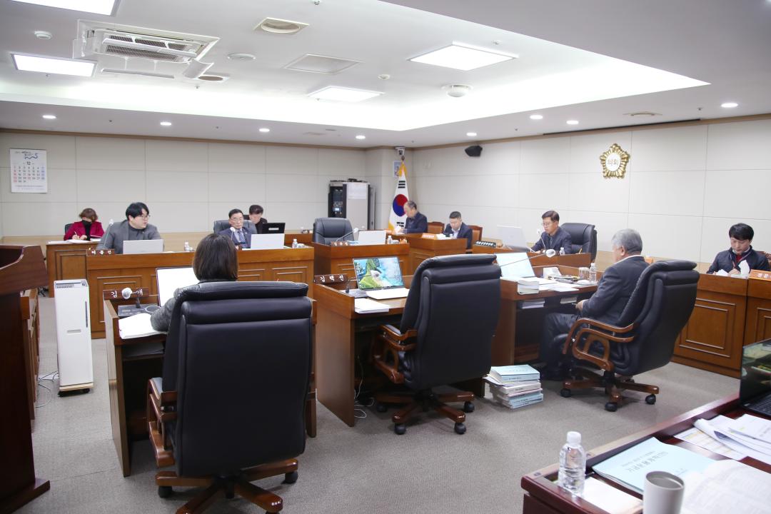 '제246회 옹진군의회 제2차 정례회 제5차 의회운영위원회' 게시글의 사진(3) '241212_제246회 옹진군의회 제2차 정례회 제5차 의회운영위원회 (3).JPG'