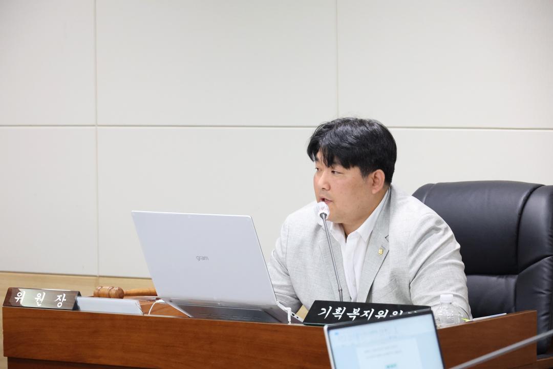 '제249회 옹진군의회 제1차 정례회 제2차 기획복지위원회' 게시글의 사진(10) '250618_제249회 옹진군의회 제1차 정례회 제2차 기획복지위원회 (10).JPG'