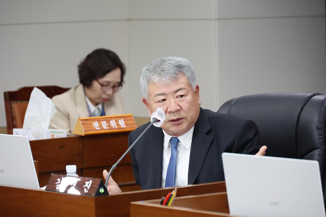 '제248회 옹진군의회 임시회 제1차 경제건설위원회' 게시글의 사진(12) '250327_제248회 옹진군의회 제1차 경제건설위원회 (12).JPG'