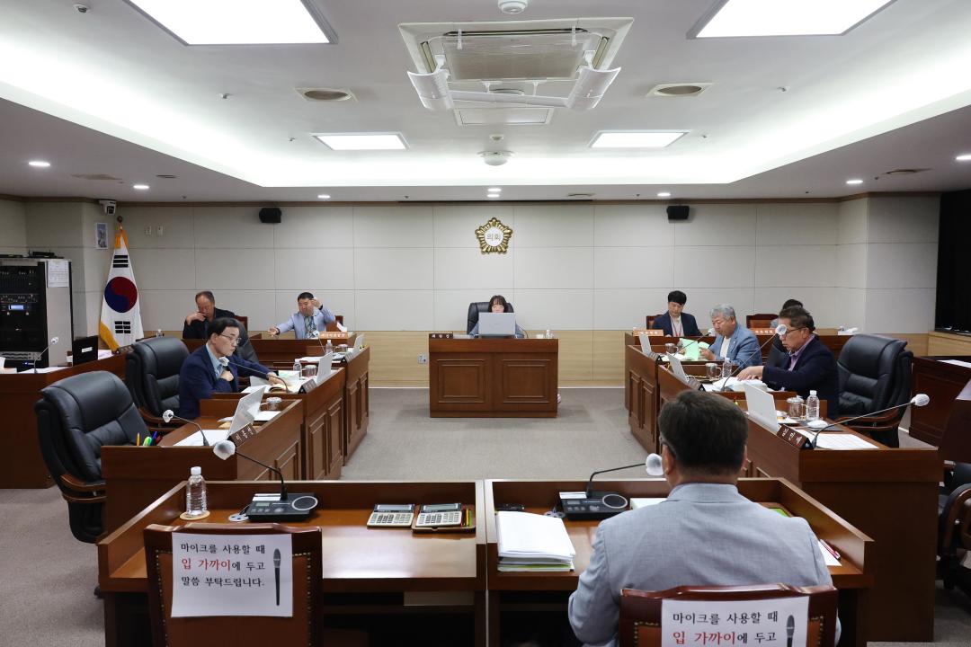 '제249회 옹진군의회 제1차 정례회 제2차 예산결산심사 특별위원회' 게시글의 사진(1) '250610_제249회 옹진군의회 제1차 정례회 제2차 예산결산심사 특별위원회 (1).JPG'
