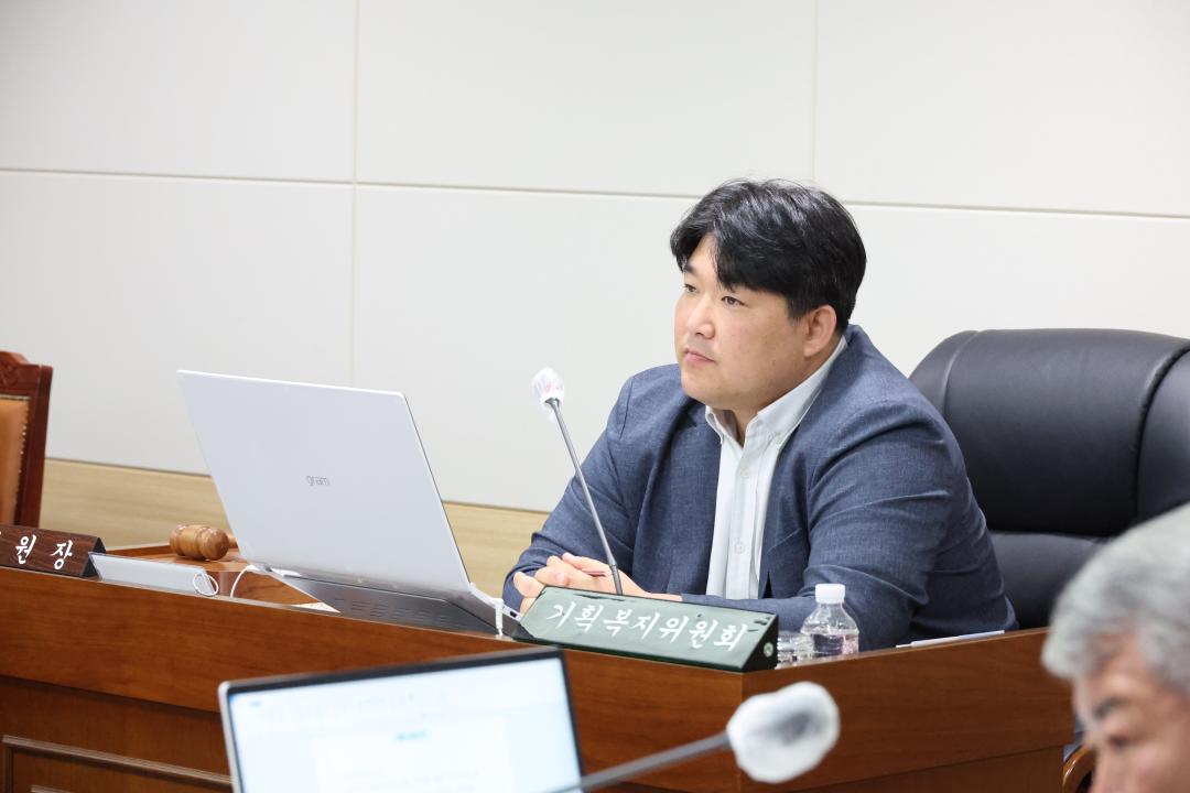 '제249회 옹진군의회 제1차 정례회 제1차 기획복지위원회' 게시글의 사진(12) '250617_제249회 옹진군의회 제1차 정례회 제1차 기획복지위원회 (12).JPG'
