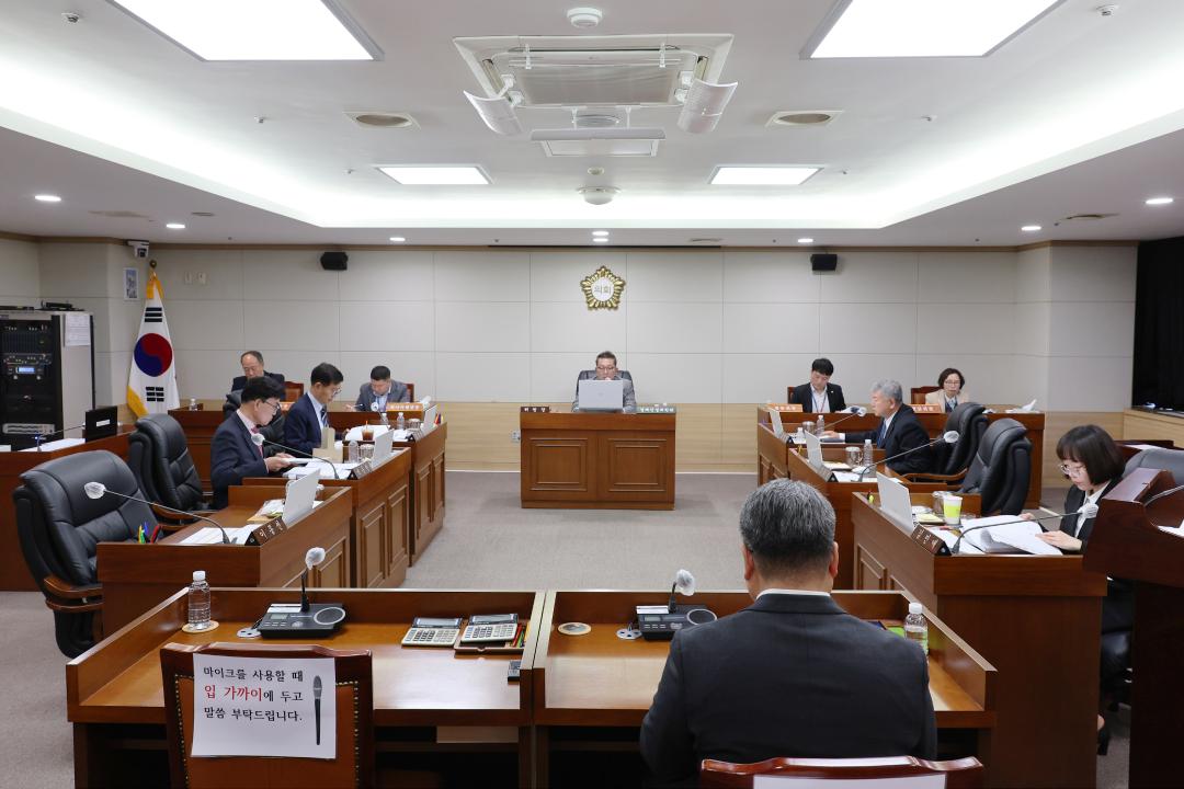 '제248회 옹진군의회 임시회 제1차 경제건설위원회' 게시글의 사진(1) '250327_제248회 옹진군의회 제1차 경제건설위원회 (1).JPG'