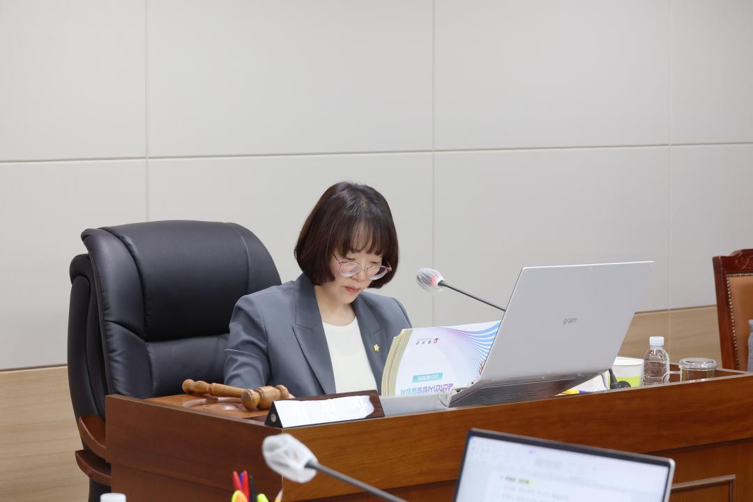 '제249회 옹진군의회 제1차 정례회 제2차 예산결산심사 특별위원회' 게시글의 사진(8) '250610_제249회 옹진군의회 제1차 정례회 제2차 예산결산심사 특별위원회 (8).JPG'