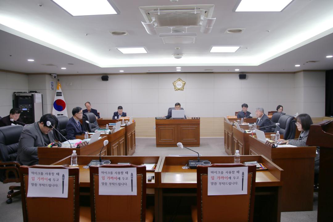 '제246회 옹진군의회 제2차 정례회 제5차 의회운영위원회' 게시글의 사진(1) '241212_제246회 옹진군의회 제2차 정례회 제5차 의회운영위원회 (1).JPG'
