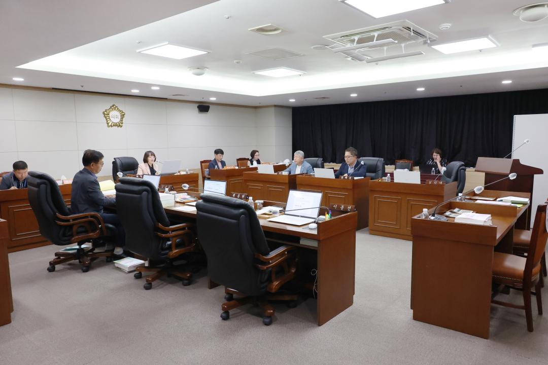 '제249회 옹진군의회 제1차 정례회 제1차 예산결산심사 특별위원회' 게시글의 사진(2) '250609_제249회 옹진군의회 제1차 정례회 제1차 예산결산심사 특별위원회 (2).JPG'