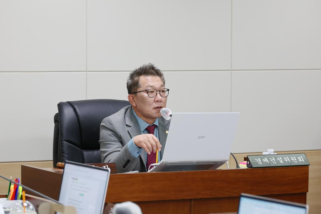 '제248회 옹진군의회 임시회 제1차 경제건설위원회' 게시글의 사진(8) '250327_제248회 옹진군의회 제1차 경제건설위원회 (8).JPG'