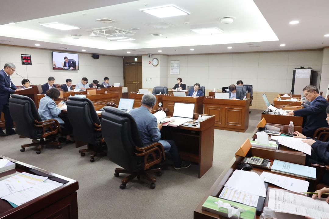 '제249회 옹진군의회 제1차 정례회 제1차 경제건설위원회' 게시글의 사진(3) '250616_제249회 옹진군의회 제1차 정례회 제1차 경제건설위원회 (3).JPG'