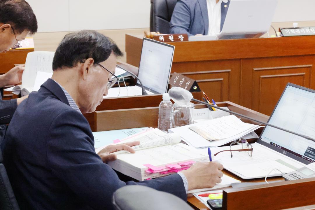 '제249회 옹진군의회 제1차 정례회 제1차 기획복지위원회' 게시글의 사진(20) '250617_제249회 옹진군의회 제1차 정례회 제1차 기획복지위원회 (20).JPG'