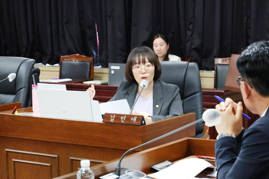 '제249회 옹진군의회 제1차 정례회 제1차 기획복지위원회' 게시글의 사진(24) '250617_제249회 옹진군의회 제1차 정례회 제1차 기획복지위원회 (24).JPG'