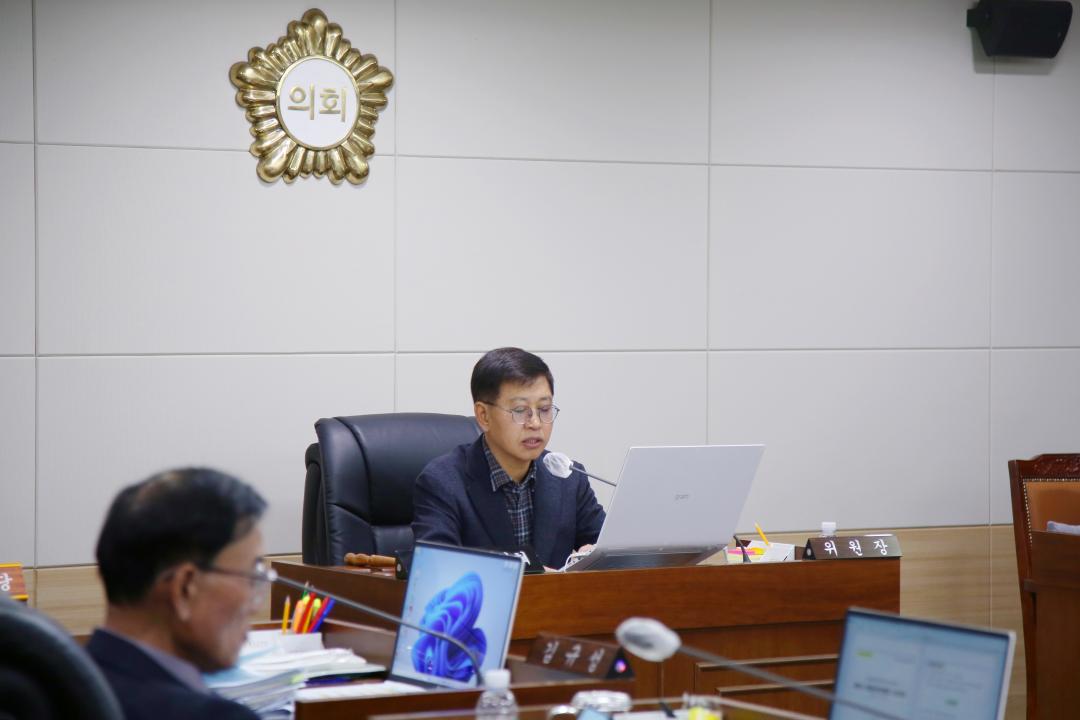 '제246회 옹진군의회 제2차 정례회 제5차 의회운영위원회' 게시글의 사진(7) '241212_제246회 옹진군의회 제2차 정례회 제5차 의회운영위원회 (7).JPG'