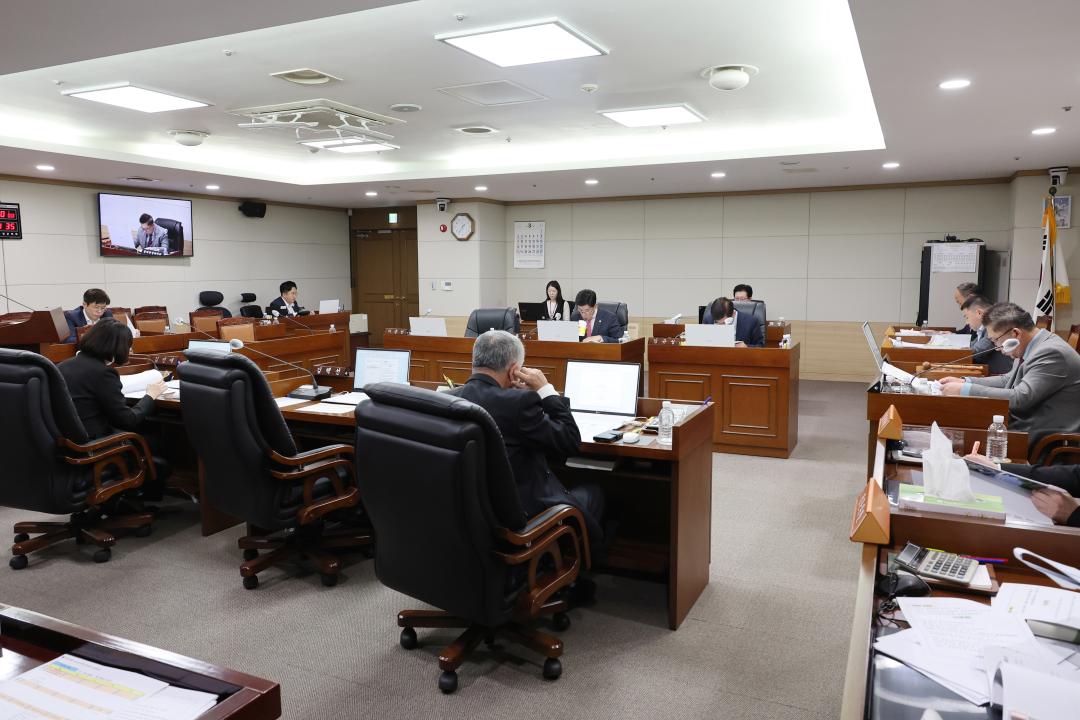 '제248회 옹진군의회 임시회 제1차 경제건설위원회' 게시글의 사진(4) '250327_제248회 옹진군의회 제1차 경제건설위원회 (4).JPG'