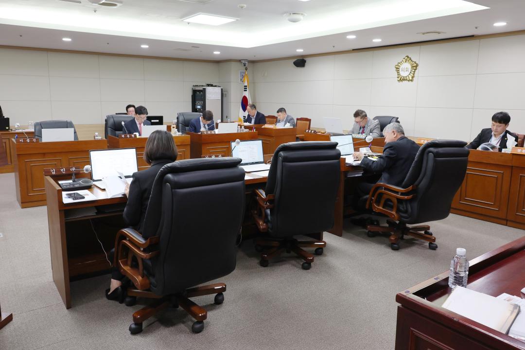 '제248회 옹진군의회 임시회 제1차 경제건설위원회' 게시글의 사진(3) '250327_제248회 옹진군의회 제1차 경제건설위원회 (3).JPG'