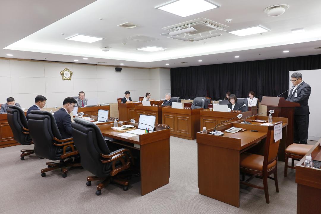 '제248회 옹진군의회 임시회 제1차 경제건설위원회' 게시글의 사진(2) '250327_제248회 옹진군의회 제1차 경제건설위원회 (2).JPG'