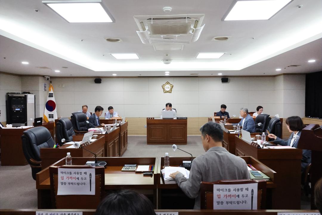 '제249회 옹진군의회 제1차 정례회 제2차 기획복지위원회' 게시글의 사진(1) '250618_제249회 옹진군의회 제1차 정례회 제2차 기획복지위원회 (1).JPG'