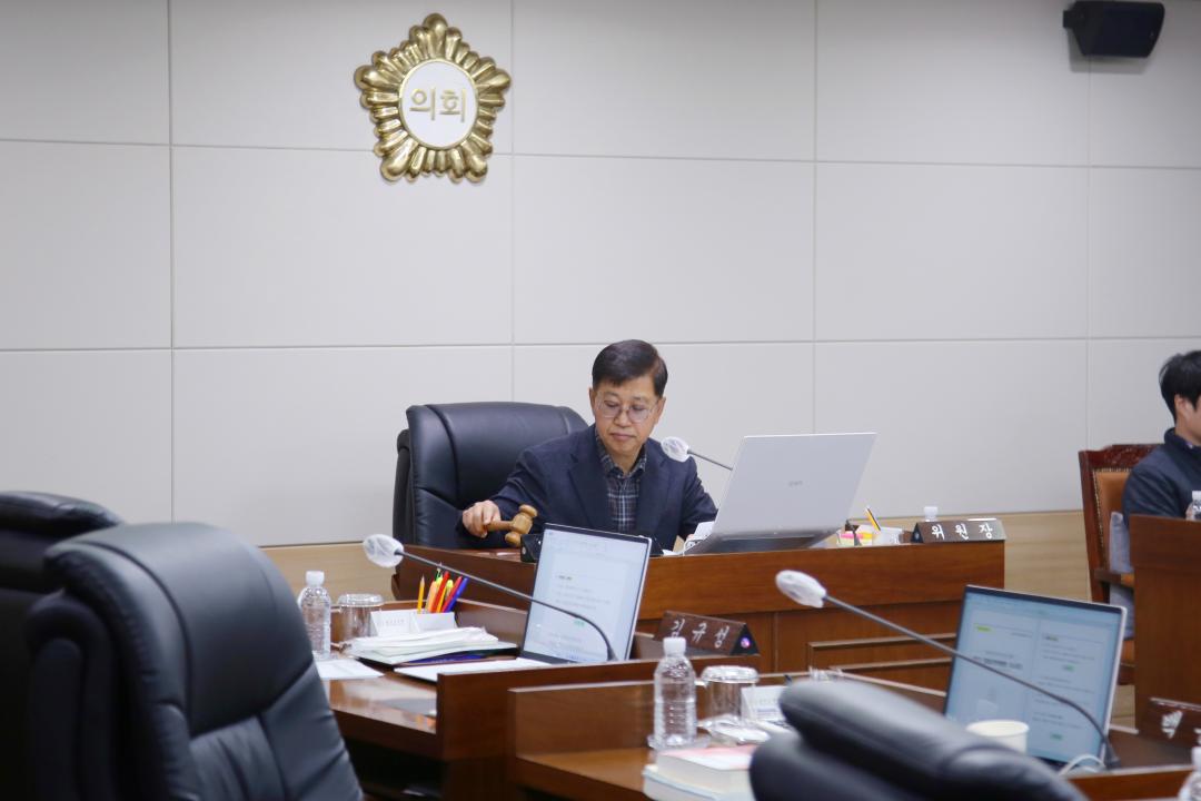 '제246회 옹진군의회 제2차 정례회 제5차 의회운영위원회' 게시글의 사진(5) '241212_제246회 옹진군의회 제2차 정례회 제5차 의회운영위원회 (5).JPG'