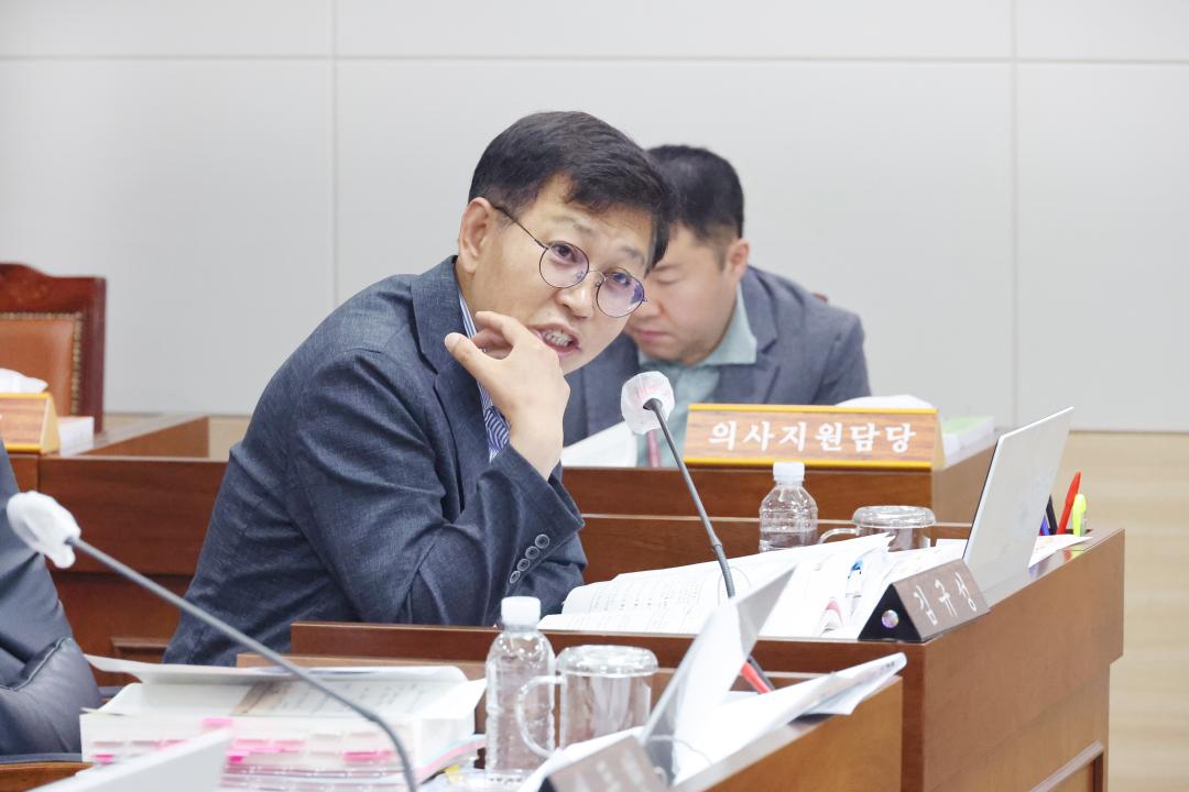 '제249회 옹진군의회 제1차 정례회 제1차 경제건설위원회' 게시글의 사진(16) '250616_제249회 옹진군의회 제1차 정례회 제1차 경제건설위원회 (16).JPG'