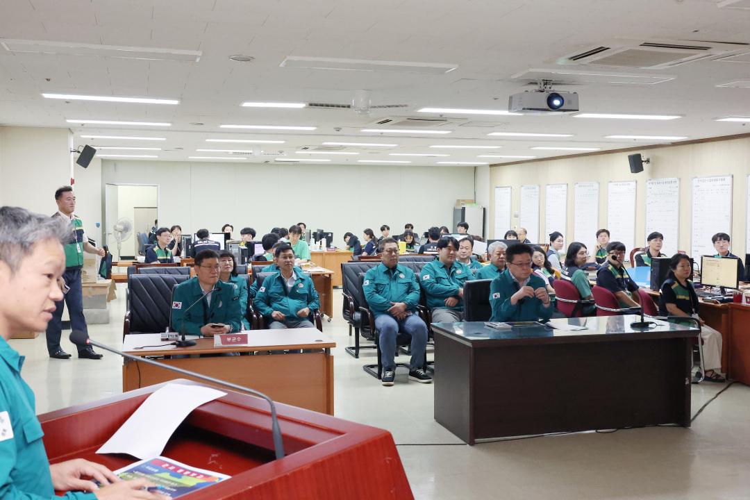 '2025년 을지연습 상황실 방문 및 격려' 게시글의 사진(2) '250819_2025 을지연습 상황실 방문 및 격려 (2).JPG'