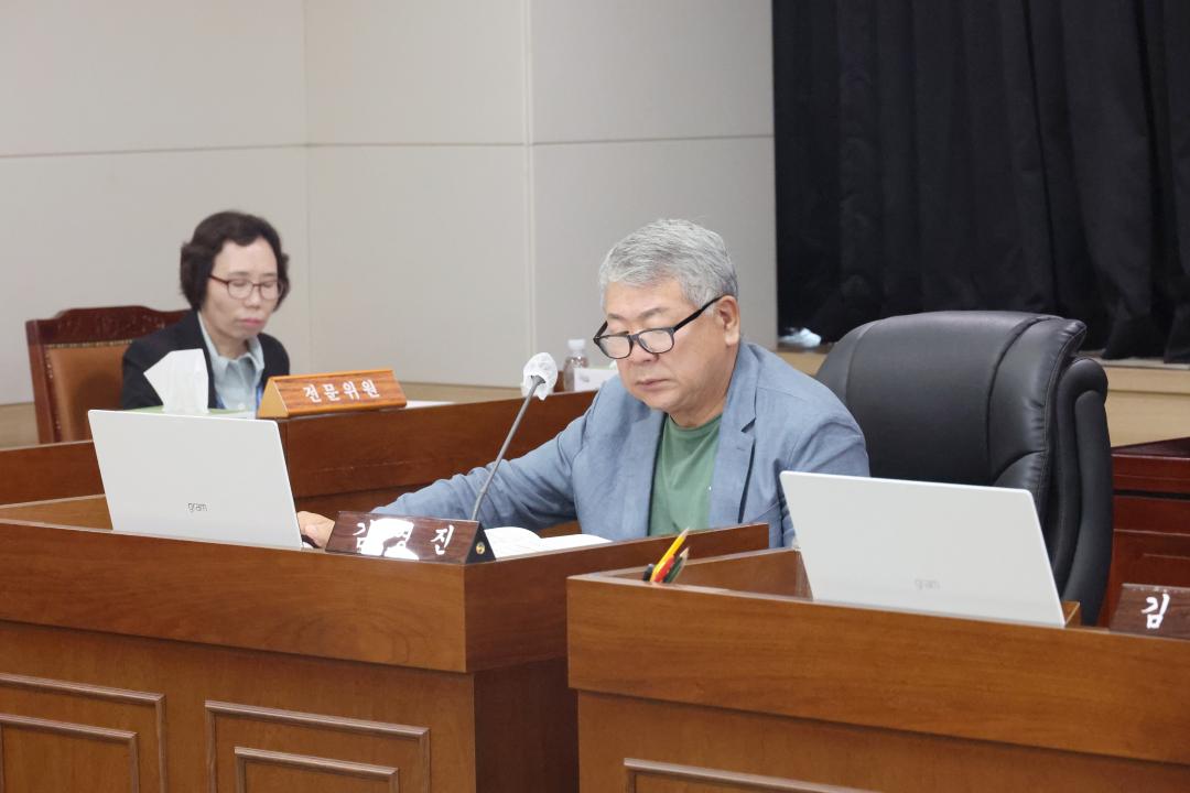 '제249회 옹진군의회 제1차 정례회 제1차 경제건설위원회' 게시글의 사진(11) '250616_제249회 옹진군의회 제1차 정례회 제1차 경제건설위원회 (11).JPG'