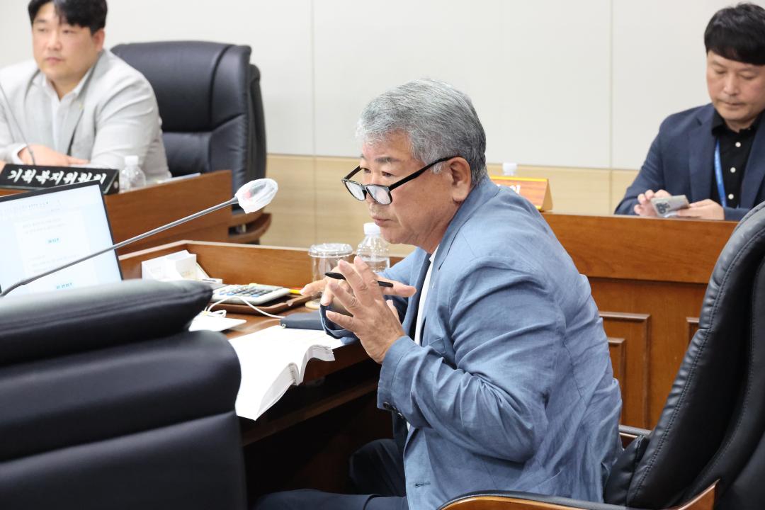 '제249회 옹진군의회 제1차 정례회 제2차 기획복지위원회' 게시글의 사진(13) '250618_제249회 옹진군의회 제1차 정례회 제2차 기획복지위원회 (13).JPG'