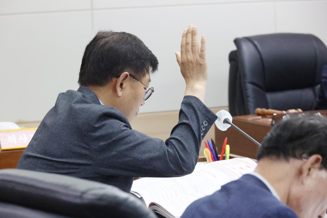 '제249회 옹진군의회 제1차 정례회 제1차 경제건설위원회' 게시글의 사진(17) '250616_제249회 옹진군의회 제1차 정례회 제1차 경제건설위원회 (17).JPG'