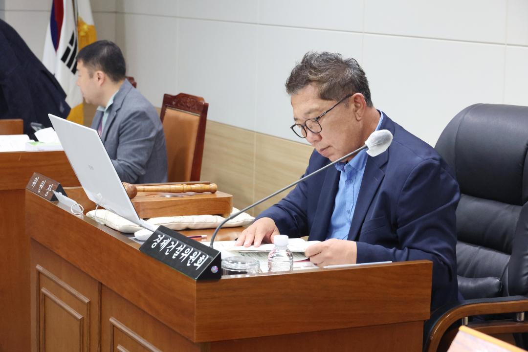 '제249회 옹진군의회 제1차 정례회 제1차 경제건설위원회' 게시글의 사진(9) '250616_제249회 옹진군의회 제1차 정례회 제1차 경제건설위원회 (9).JPG'