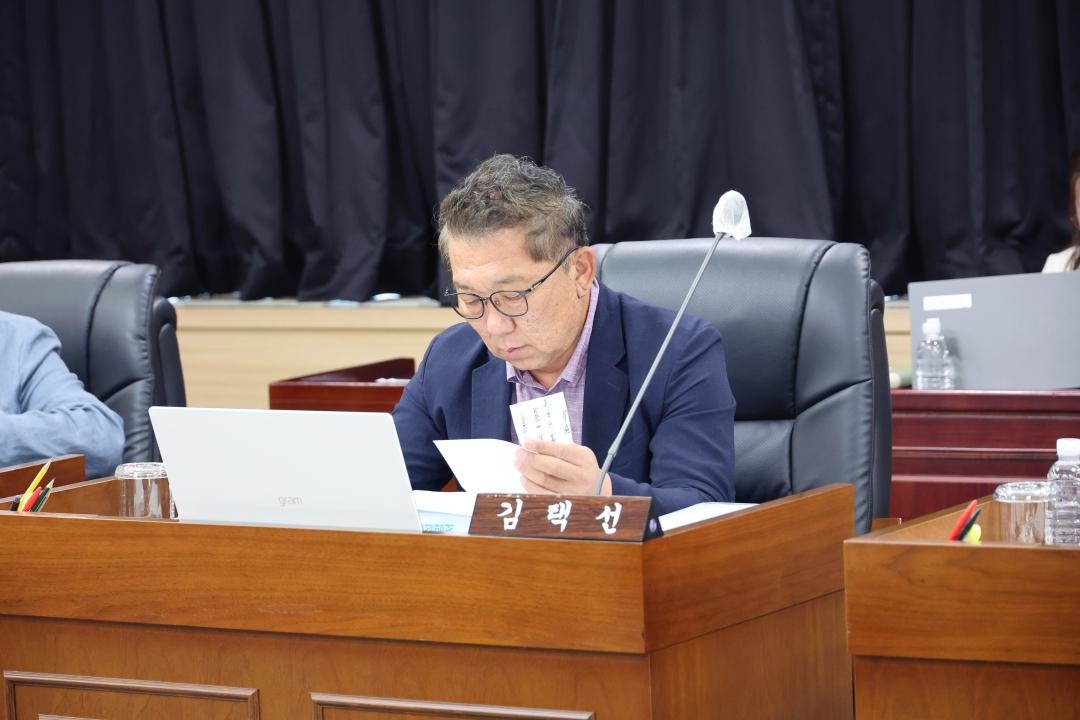 '제249회 옹진군의회 제1차 정례회 제2차 예산결산심사 특별위원회' 게시글의 사진(13) '250610_제249회 옹진군의회 제1차 정례회 제2차 예산결산심사 특별위원회 (13).JPG'