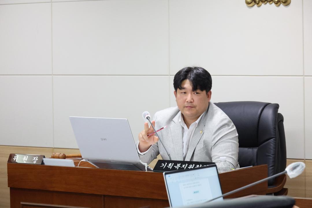 '제249회 옹진군의회 제1차 정례회 제2차 기획복지위원회' 게시글의 사진(11) '250618_제249회 옹진군의회 제1차 정례회 제2차 기획복지위원회 (11).JPG'