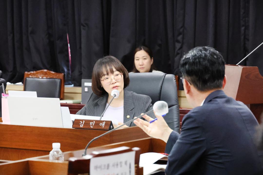 '제249회 옹진군의회 제1차 정례회 제1차 기획복지위원회' 게시글의 사진(25) '250617_제249회 옹진군의회 제1차 정례회 제1차 기획복지위원회 (25).JPG'
