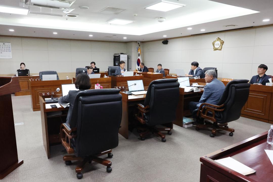 '제249회 옹진군의회 제1차 정례회 제1차 기획복지위원회' 게시글의 사진(3) '250617_제249회 옹진군의회 제1차 정례회 제1차 기획복지위원회 (3).JPG'