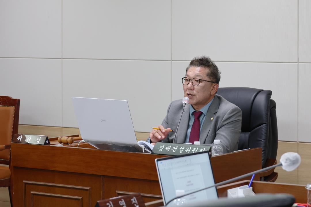 '제248회 옹진군의회 임시회 제1차 경제건설위원회' 게시글의 사진(10) '250327_제248회 옹진군의회 제1차 경제건설위원회 (10).JPG'