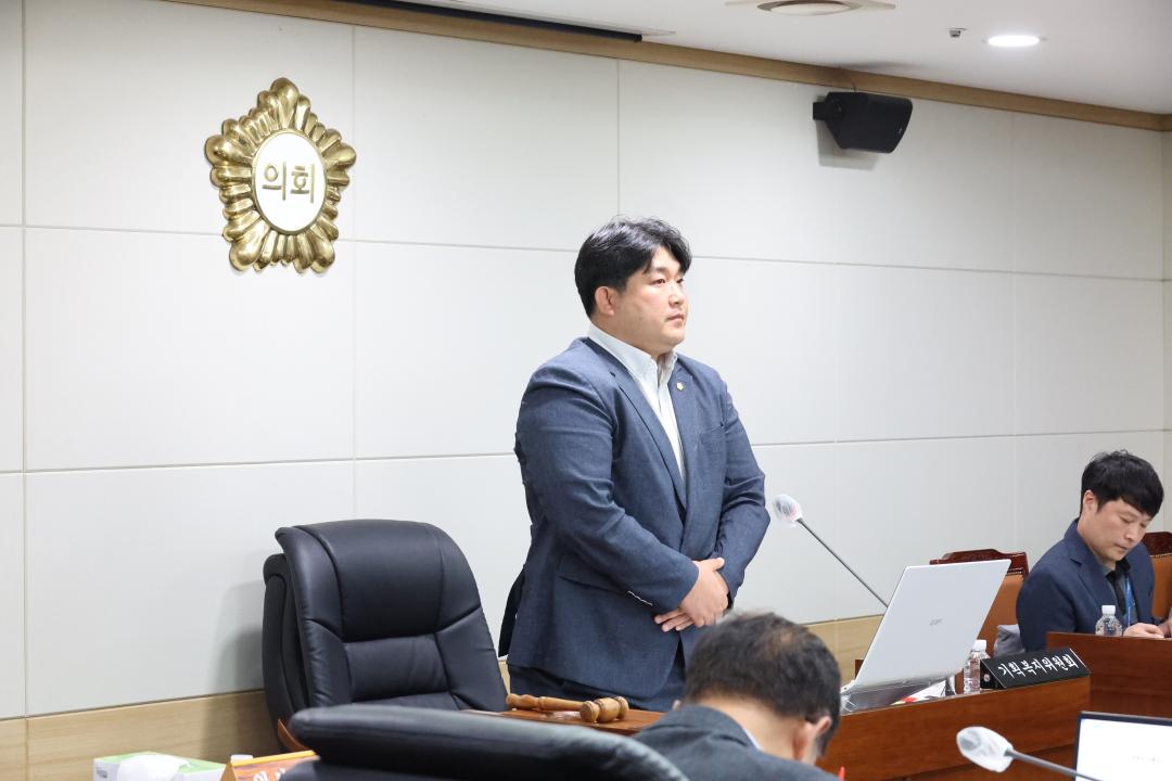'제249회 옹진군의회 제1차 정례회 제1차 기획복지위원회' 게시글의 사진(8) '250617_제249회 옹진군의회 제1차 정례회 제1차 기획복지위원회 (8).JPG'